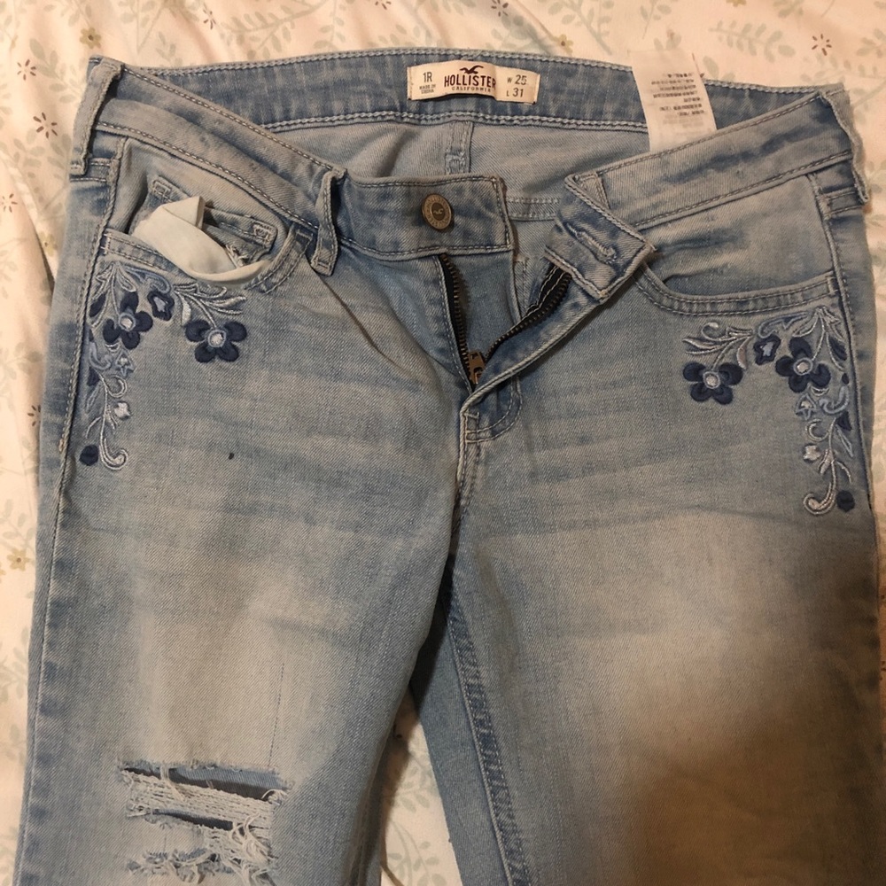 Hollister ripped at the knee light wash jeans
